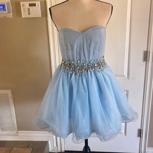 NWT-Beautiful Cinderella dress ✨(M)with jewels around the waist.